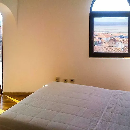 בית נופש Deluxe With Sun Terrace Overlooking The Sea נסבר